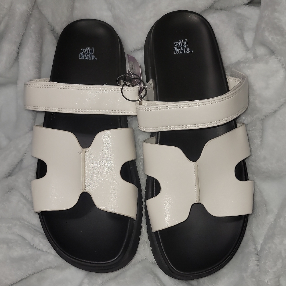 Wild Fable White and Black Sandals